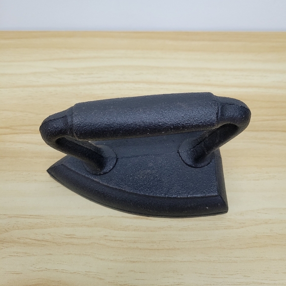 Vintage Cast Iron Sad Iron – Primitive Flat Iron – Rustic Farmhouse Decor - Picture 5 of 7